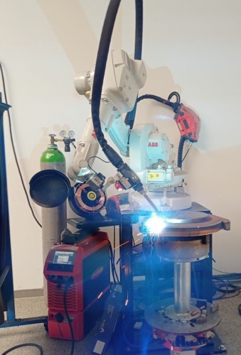 robotické navařování hran střižné desky